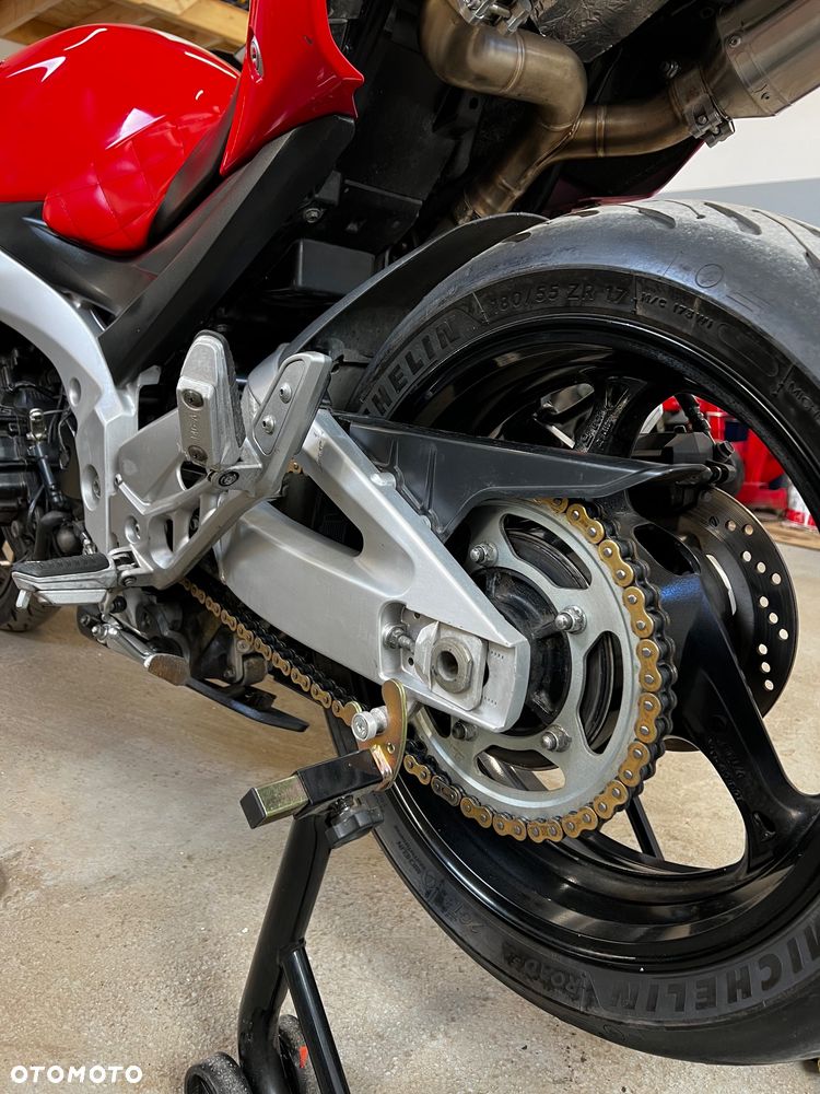 Suzuki GSR - 12