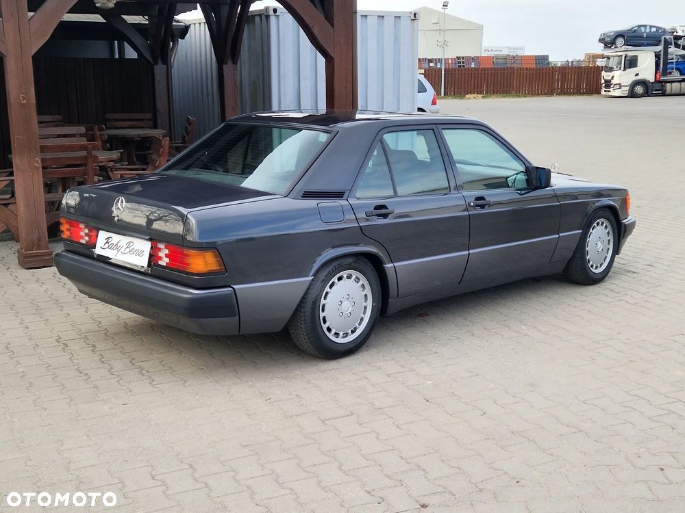Mercedes-Benz W201 (190) - 3