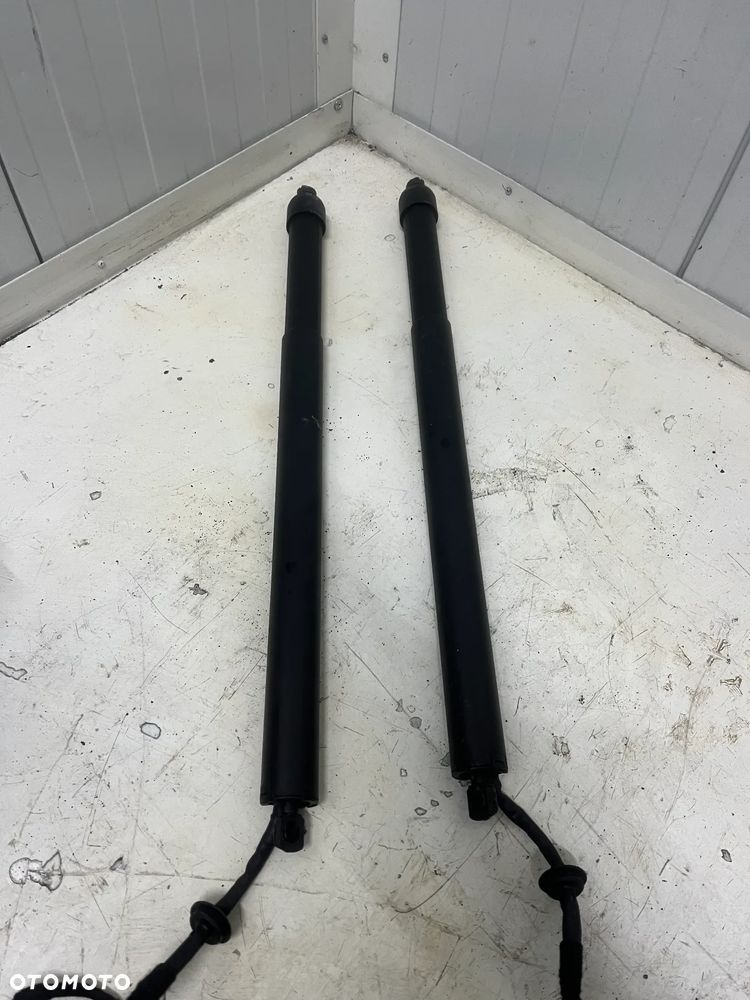 RANGE ROVER EVOQUE II L551 SIŁOWNIK BAGAŻNIKA - 4