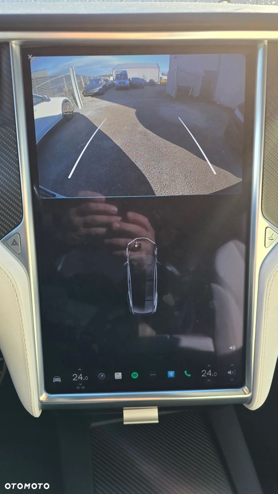 Tesla Model X - 27