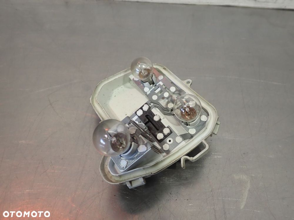 WKŁAD LAMPY PRAWY TYŁ AUDI A4 B7 - 3
