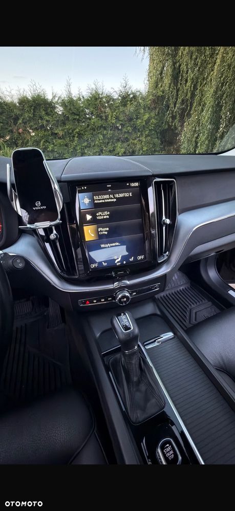 Volvo XC 60 T4 Momentum Pro - 11