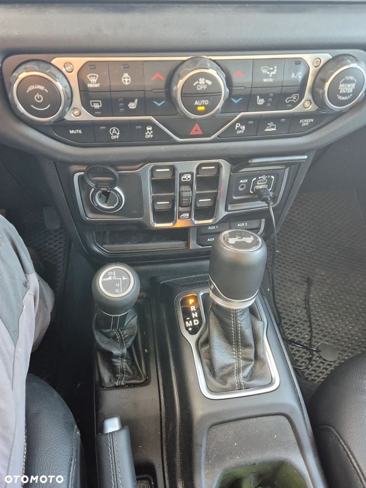 Jeep Wrangler - 12