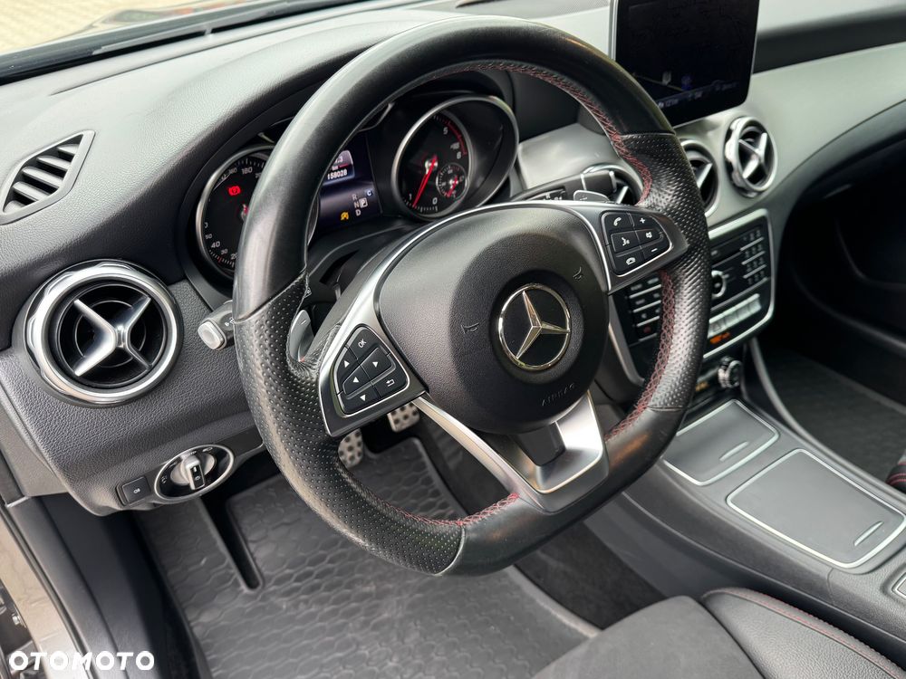 Mercedes-Benz GLA - 15