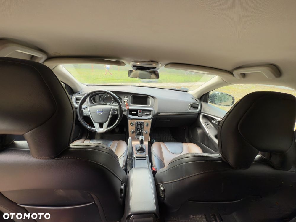 Volvo V40 D4 Drive-E R-Design Summum - 8