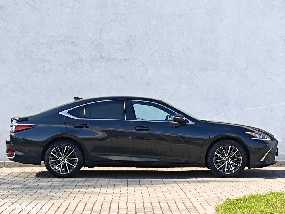 Lexus ES 300h Business Edition - 10
