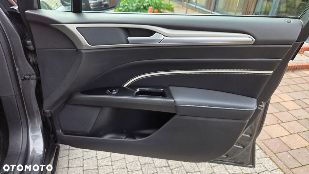 Ford Mondeo 2.0 TDCi STart-Stopp Vignale - 33