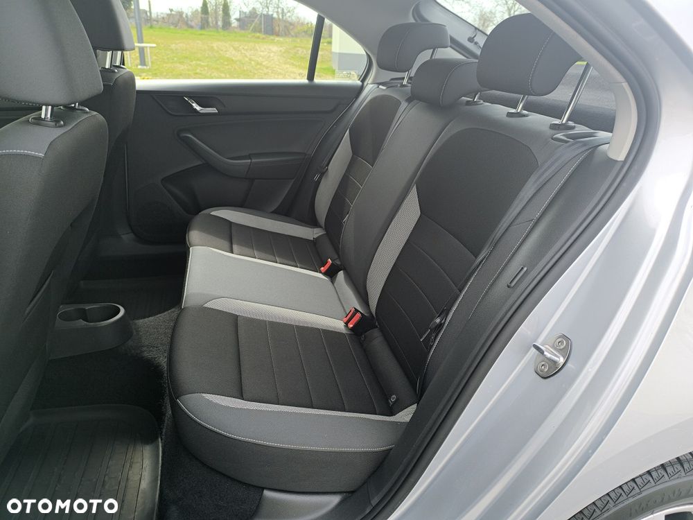 Skoda RAPID 1.2 TSI Ambition - 27