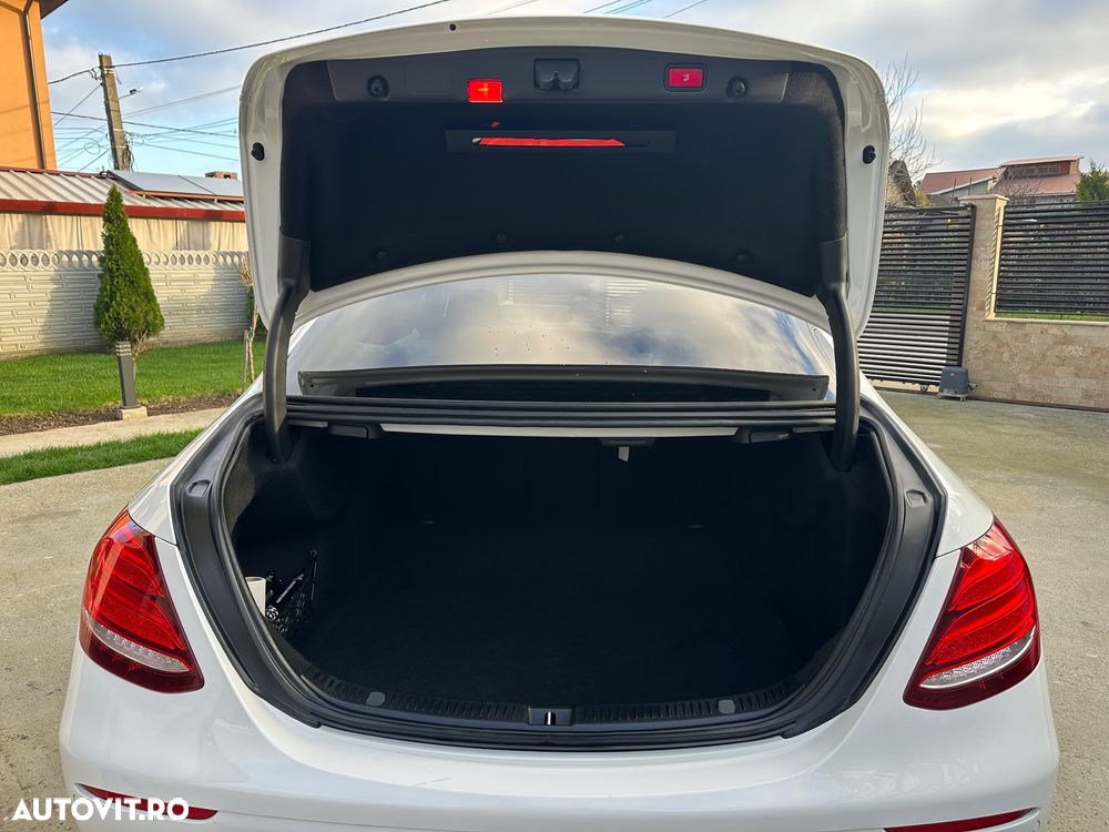 Mercedes-Benz E 220 d 4Matic 9G-TRONIC Exclusive - 8
