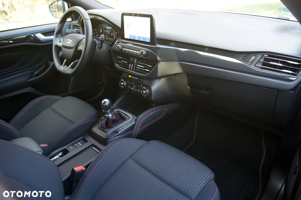 Ford Focus Turnier 1.5 EcoBlue Start-Stopp-System ST-LINE DESIGN - 31