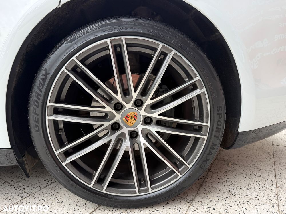 Porsche Panamera 4S Executive - 28