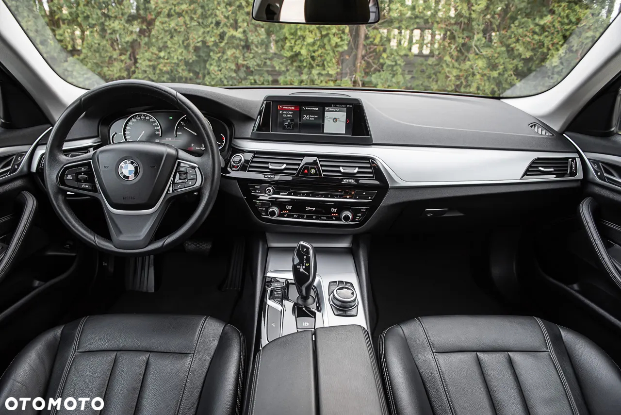 BMW Seria 5 520d Luxury Line - 9