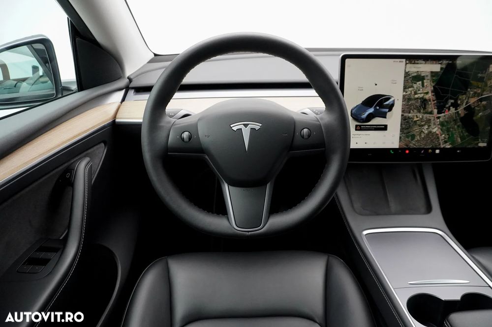 Tesla Model Y AWD Long Range - 17