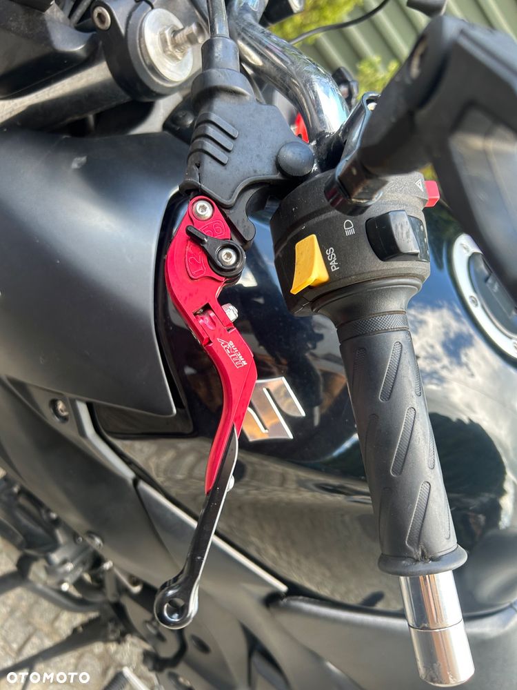 Suzuki GSR - 9