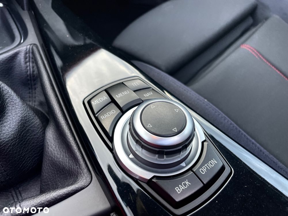 BMW Seria 3 318d DPF Edition Sport - 18
