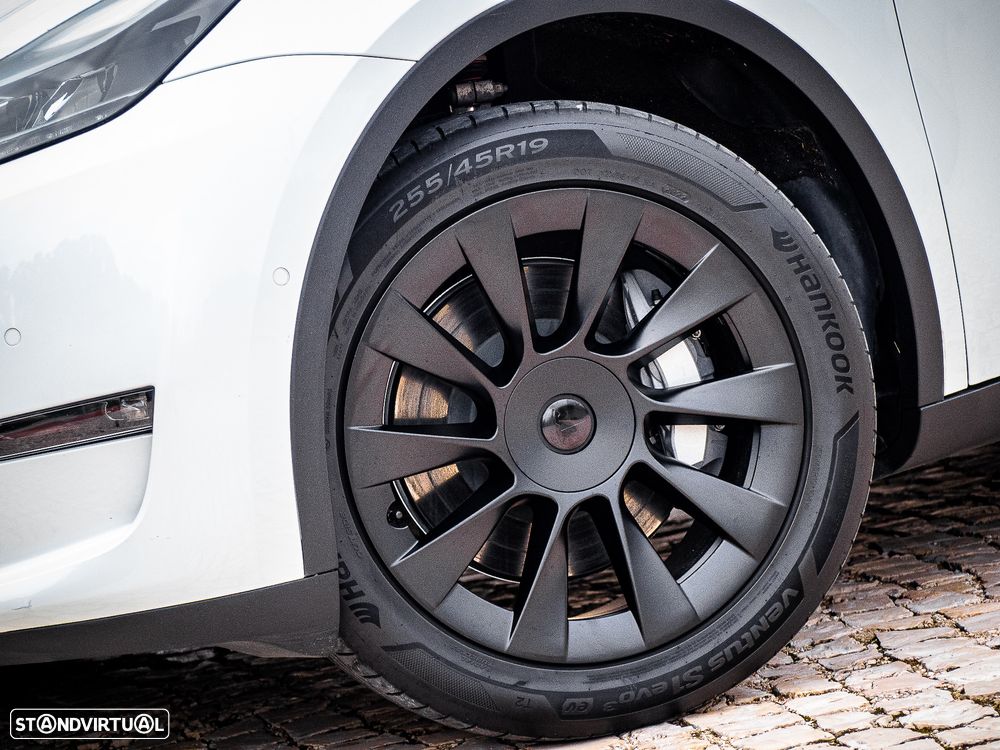 Tesla Model Y Long Range Dual Motor AWD - 8