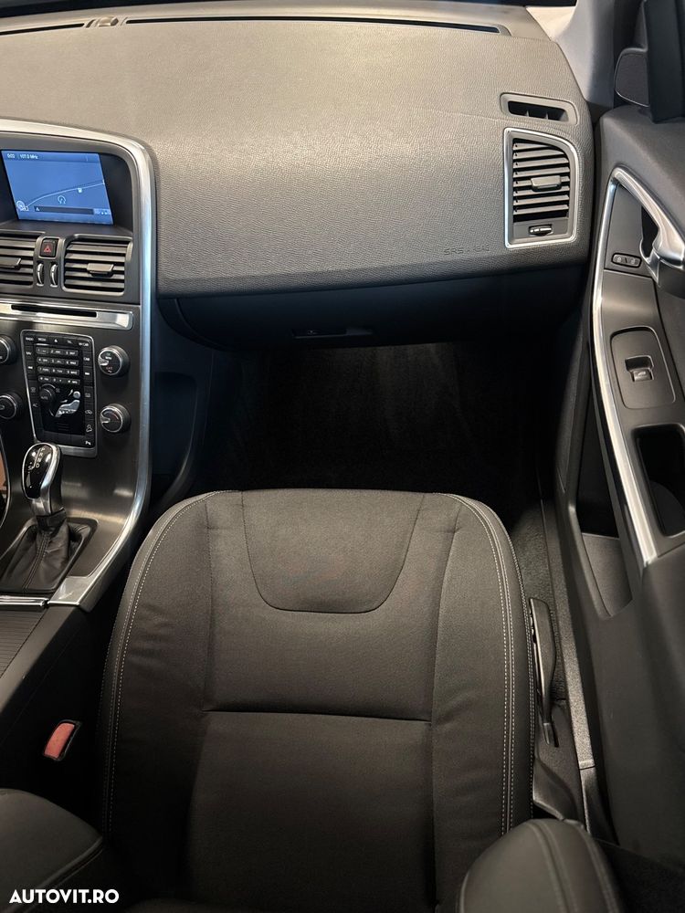 Volvo XC 60 D4 AWD Geartronic Momentum - 14