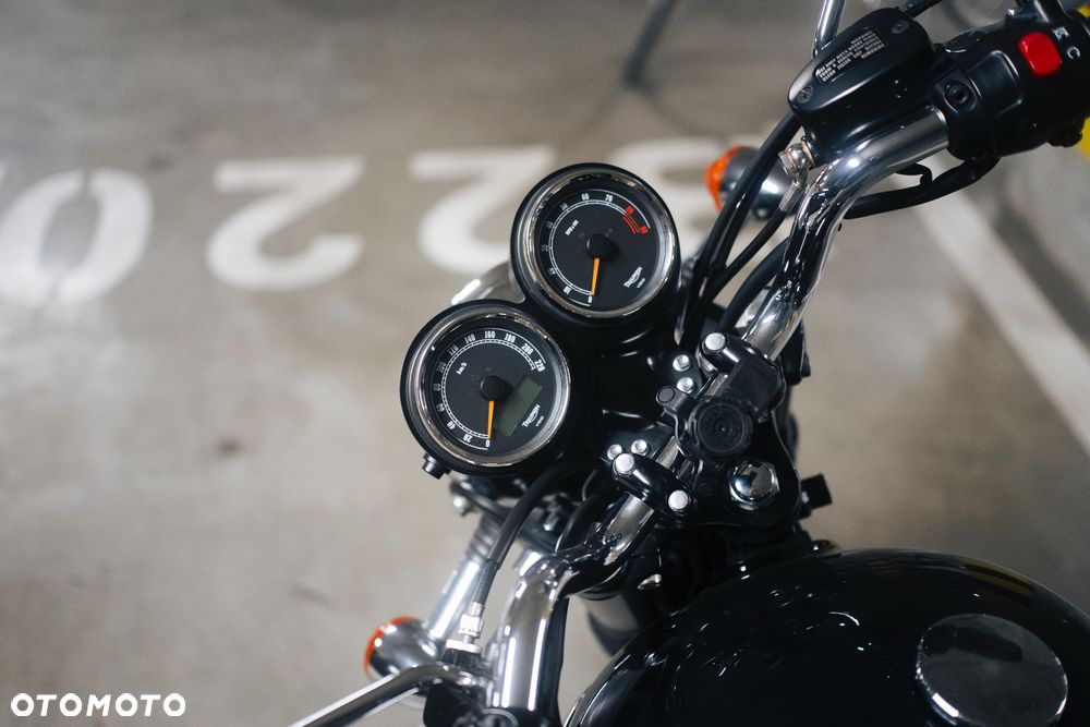 Triumph Bonneville - 7