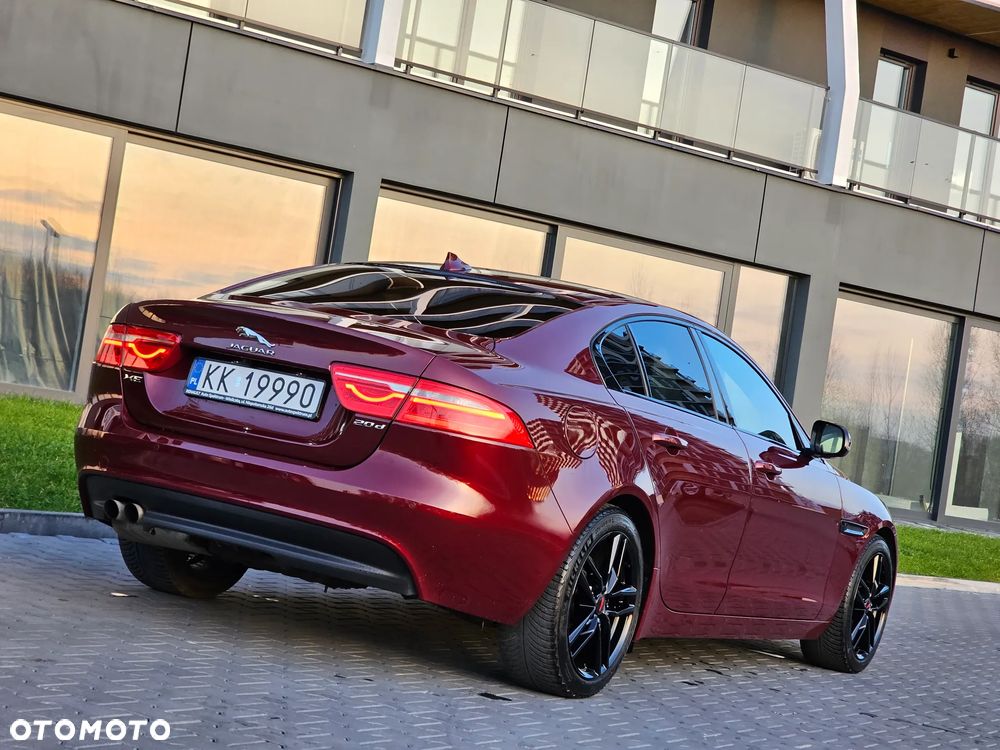 Jaguar XE 2.0 D Prestige - 24