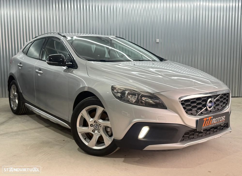 Volvo V40 Cross Country 2.0 D3 Momentum - 4
