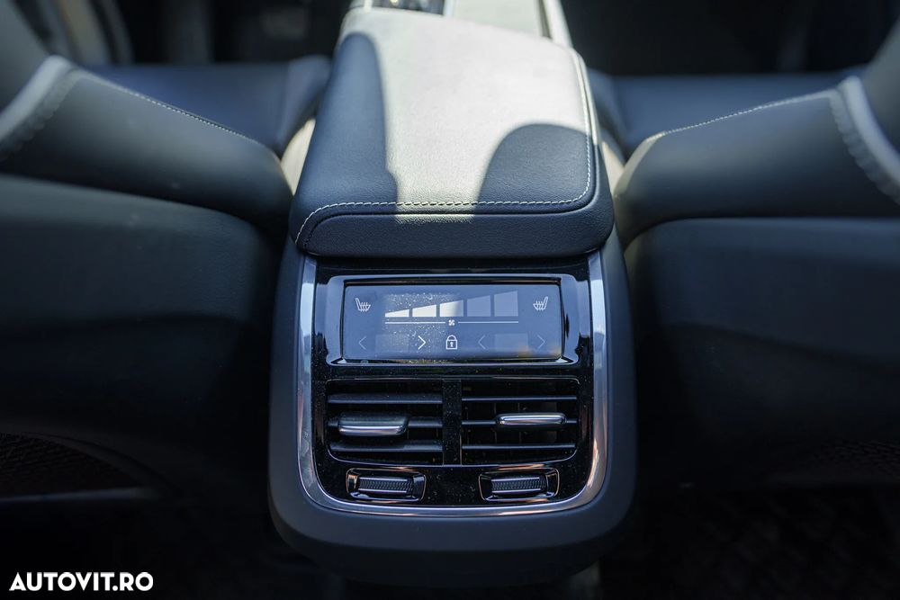 Volvo XC 60 B5 MHEV AT AWD Ultimate Dark - 17