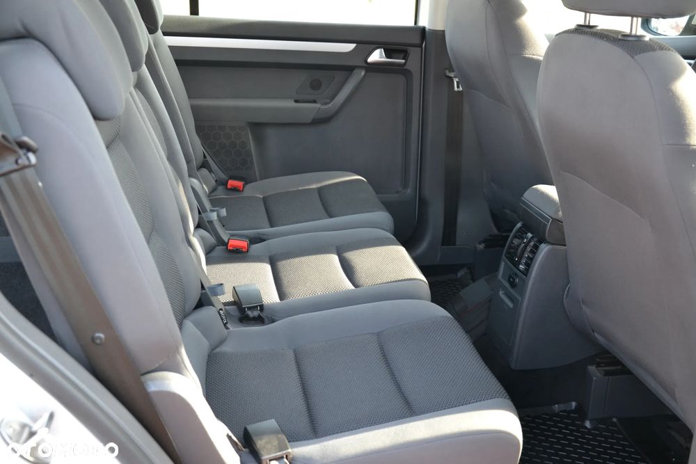 Volkswagen Touran - 17