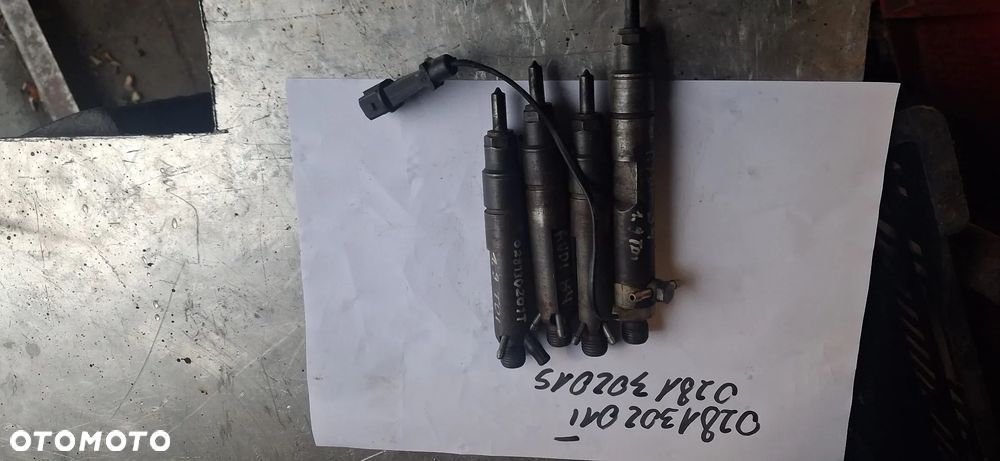 Wtryskiwacze wtryski komplet 028130201T 028130201s