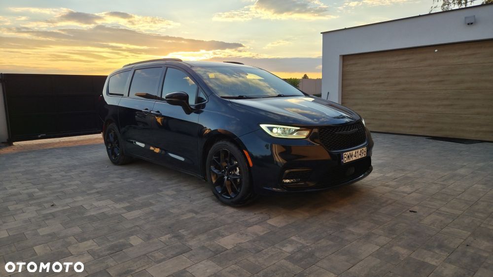 Chrysler Pacifica - 1