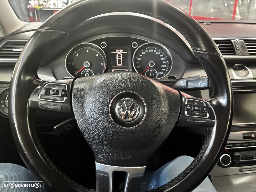 VW Passat Variant 2.0 TDI Trendline - 17
