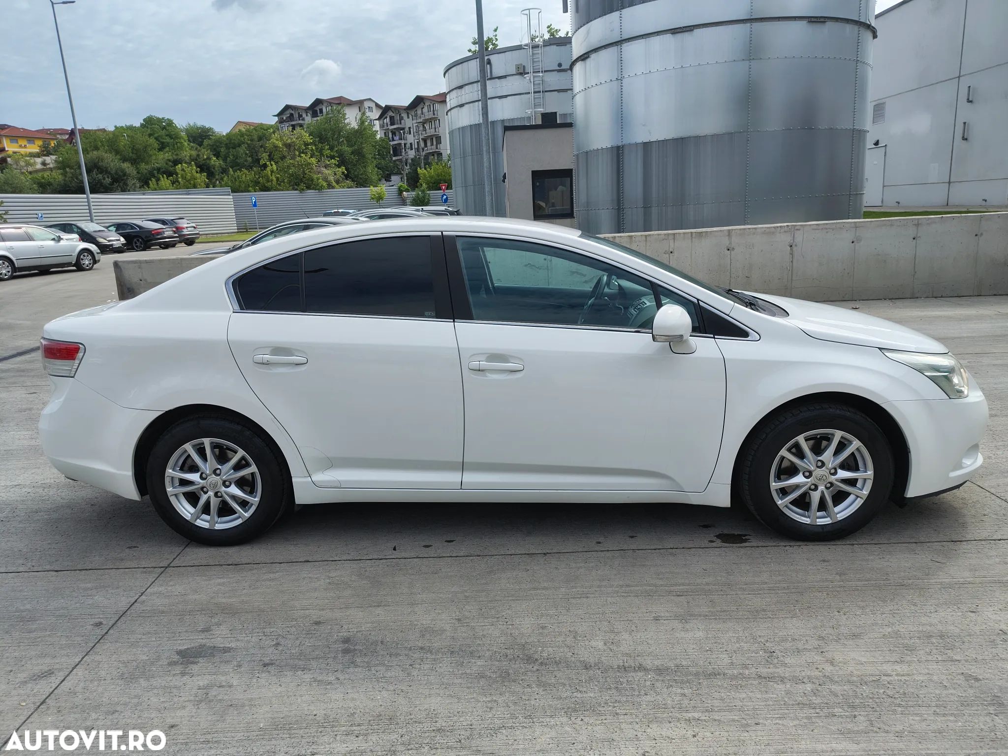 Toyota Avensis 1.8 Executive - 1