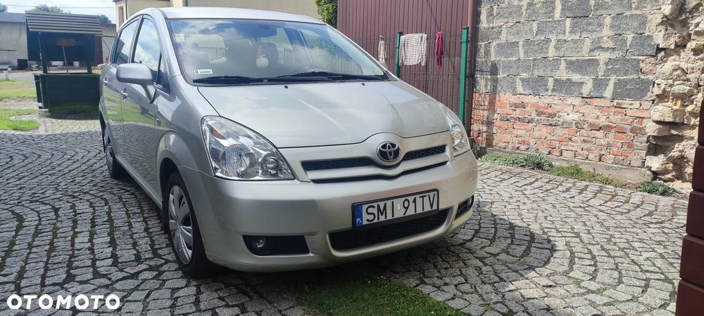 Toyota Corolla Verso 2.2 D-4D - 12