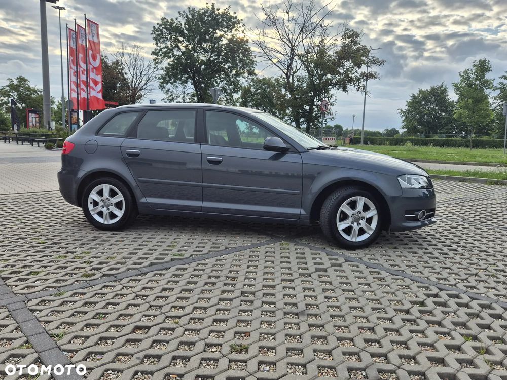 Audi A3 Sportback 1.2 TFSI Attraction - 4