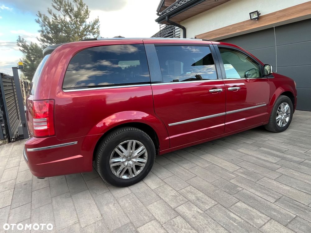 Chrysler Town & Country - 10