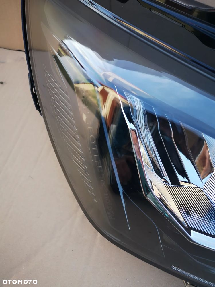 REFLEKTOR LAMPA PRAWA PEUGEOT 208 2008  LEDOWA II NOWY MODEL od 2020 - 2