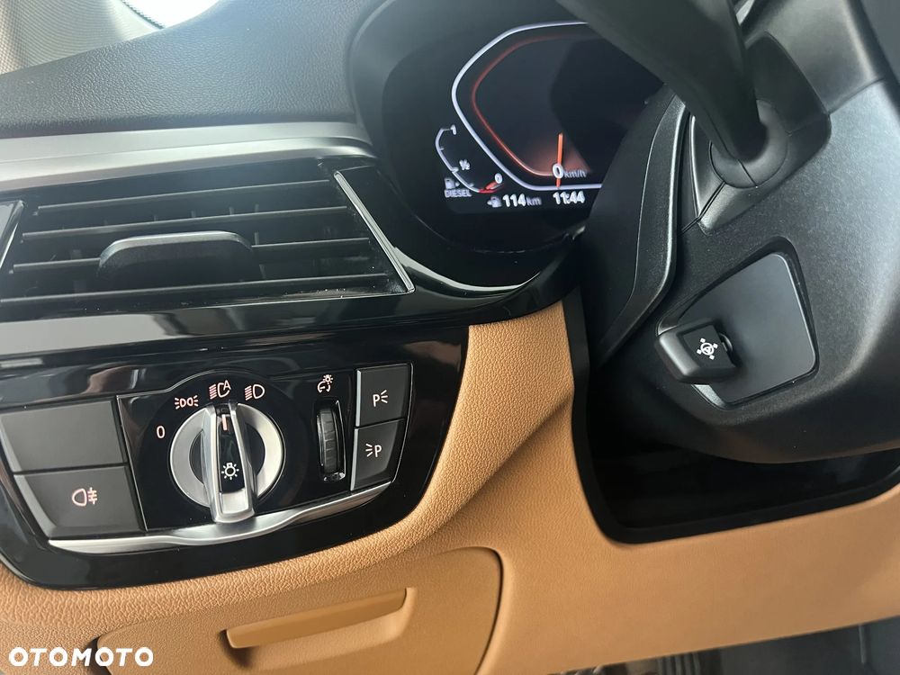 BMW Seria 5 520d mHEV - 24