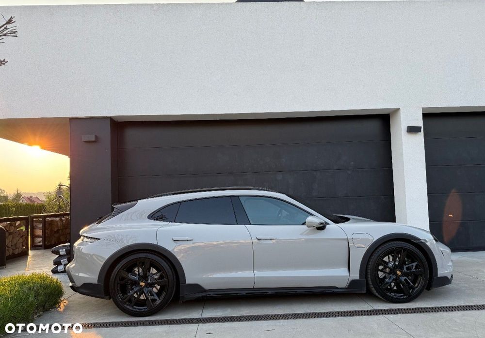 Porsche Taycan 4S Cross Turismo - 17