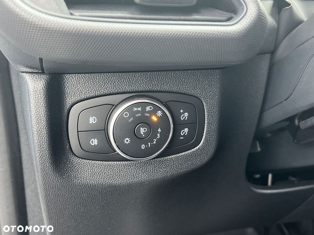 Ford Transit Courier - 23