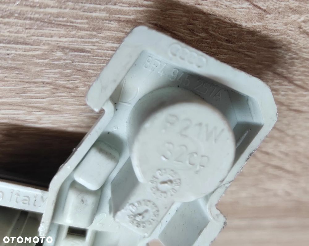 WKŁAD LAMPY AUDI A3 8P SPORTBACK PRAWY LEWY TYŁ W KLAPĘ 8P4945257A - 5