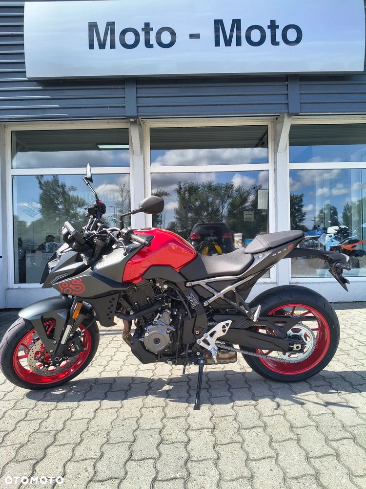 Suzuki GSX - 6