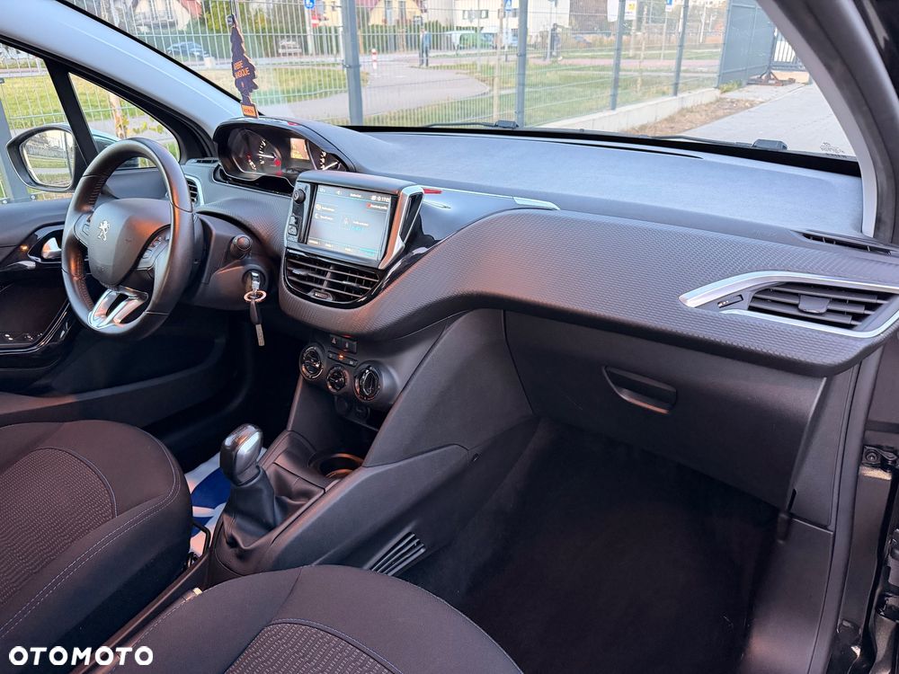 Peugeot 208 - 13