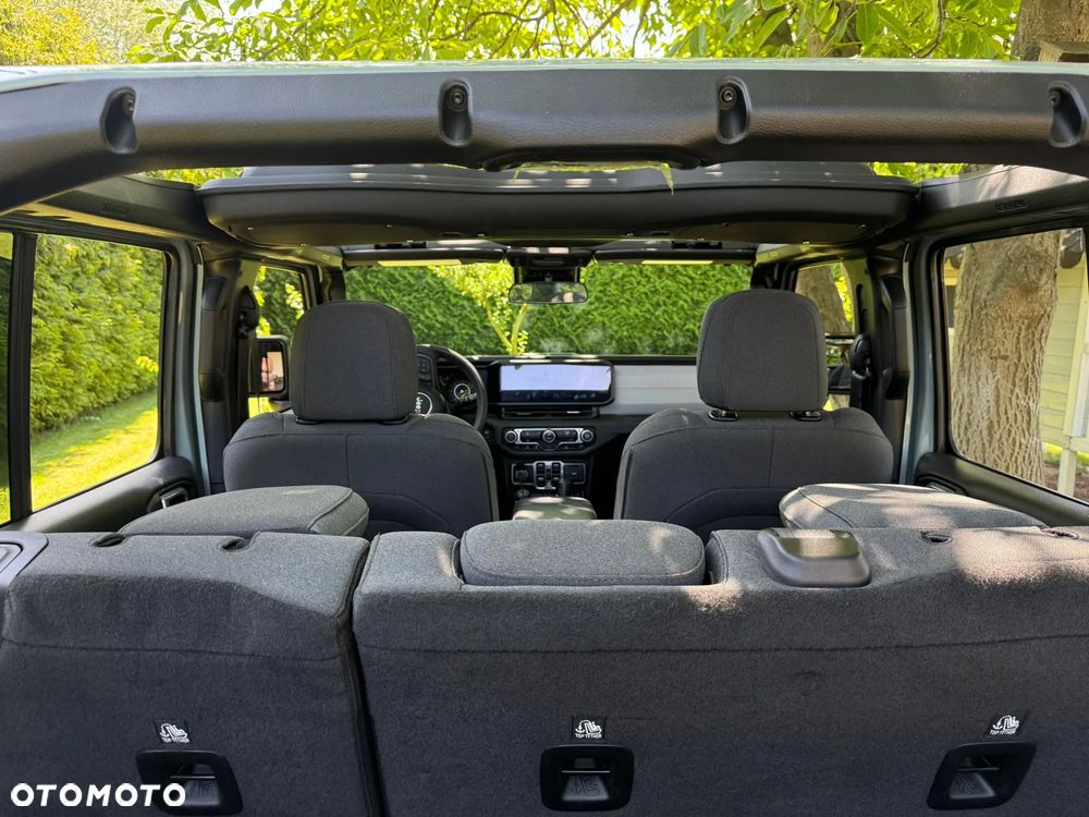 Jeep Wrangler - 16
