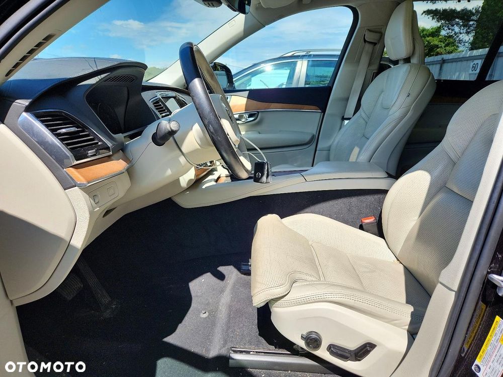 Volvo XC 90 - 7