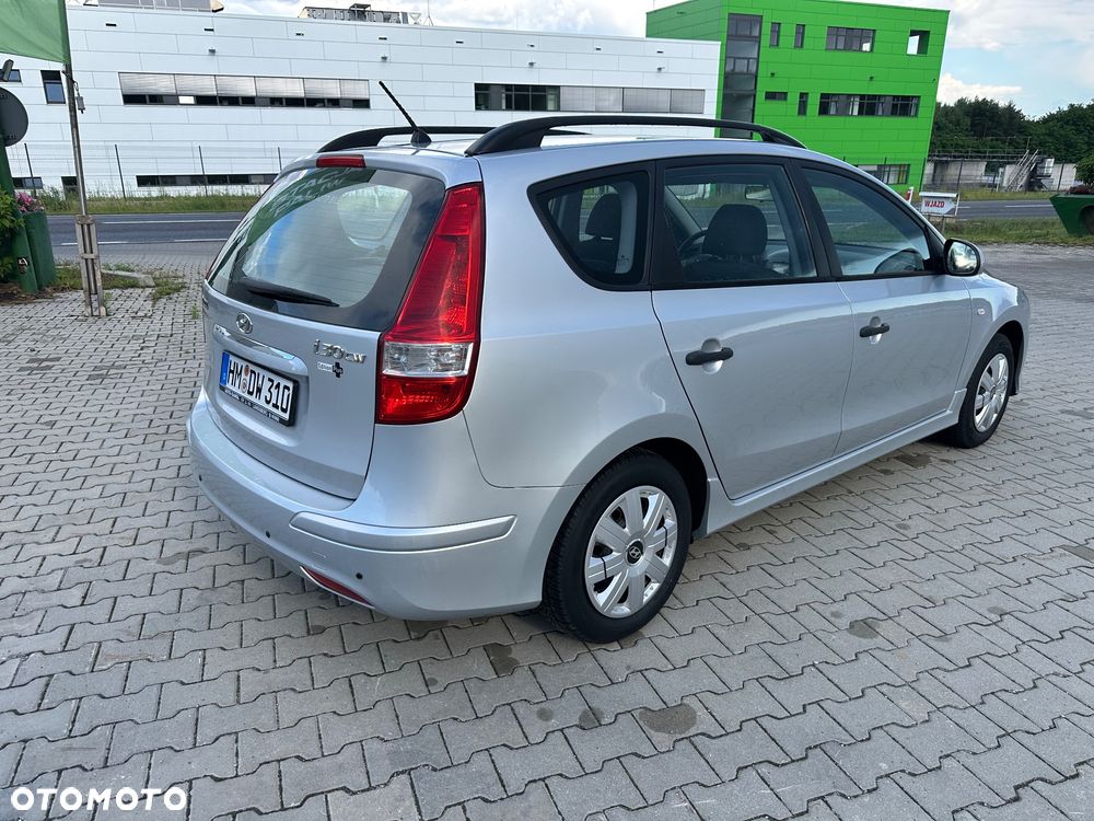 Hyundai i30 1.4 Base + - 28