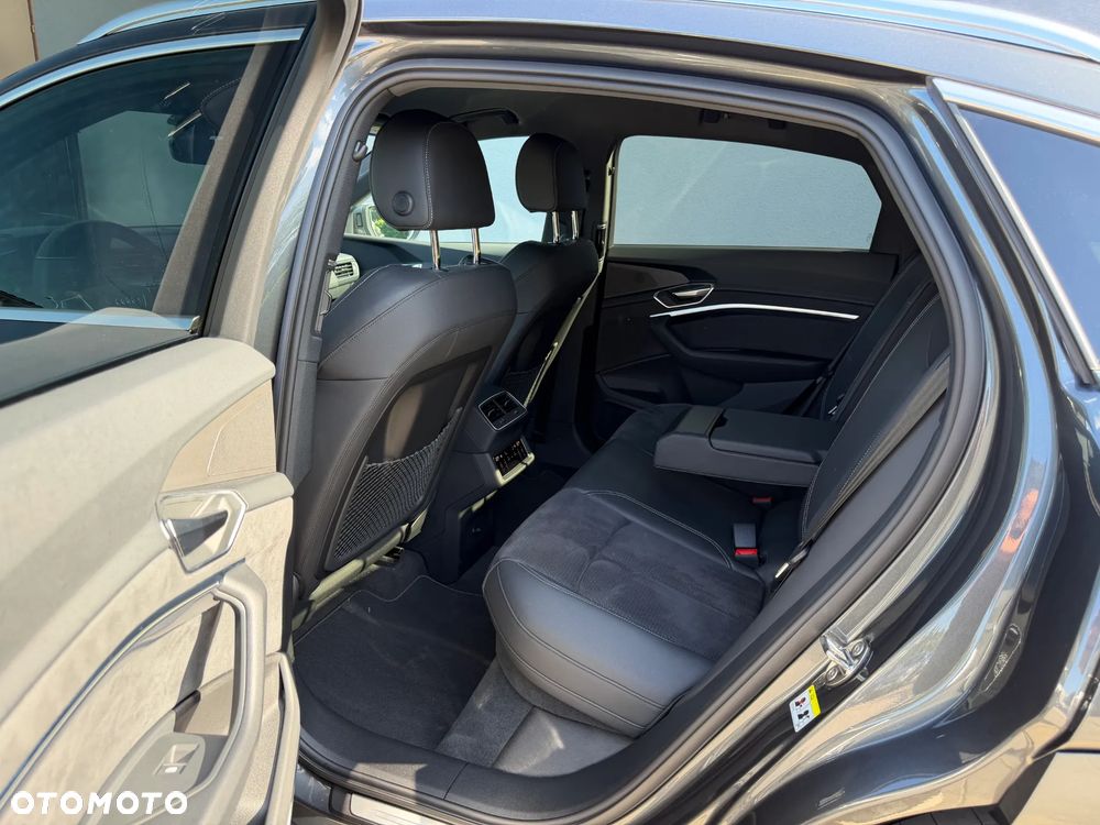 Audi Q8 Sportback e-tron - 10