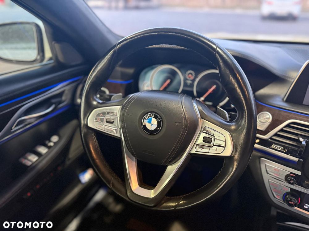 BMW Seria 7 750i xDrive - 27