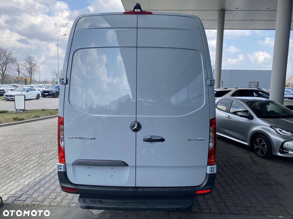 Mercedes-Benz Sprinter - 4