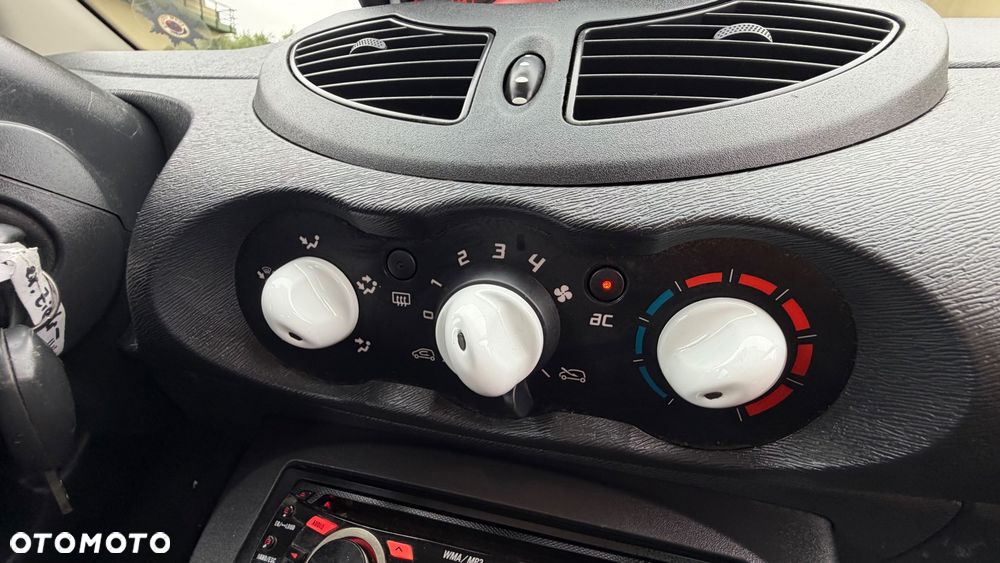 Renault Twingo 1.2 LEV 16V 75 Liberty - 23