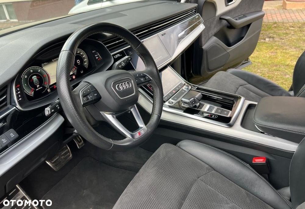 Audi Q8 - 12