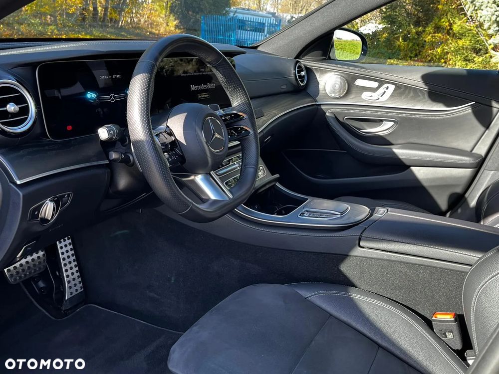 Mercedes-Benz Klasa E 300 de AMG - 11