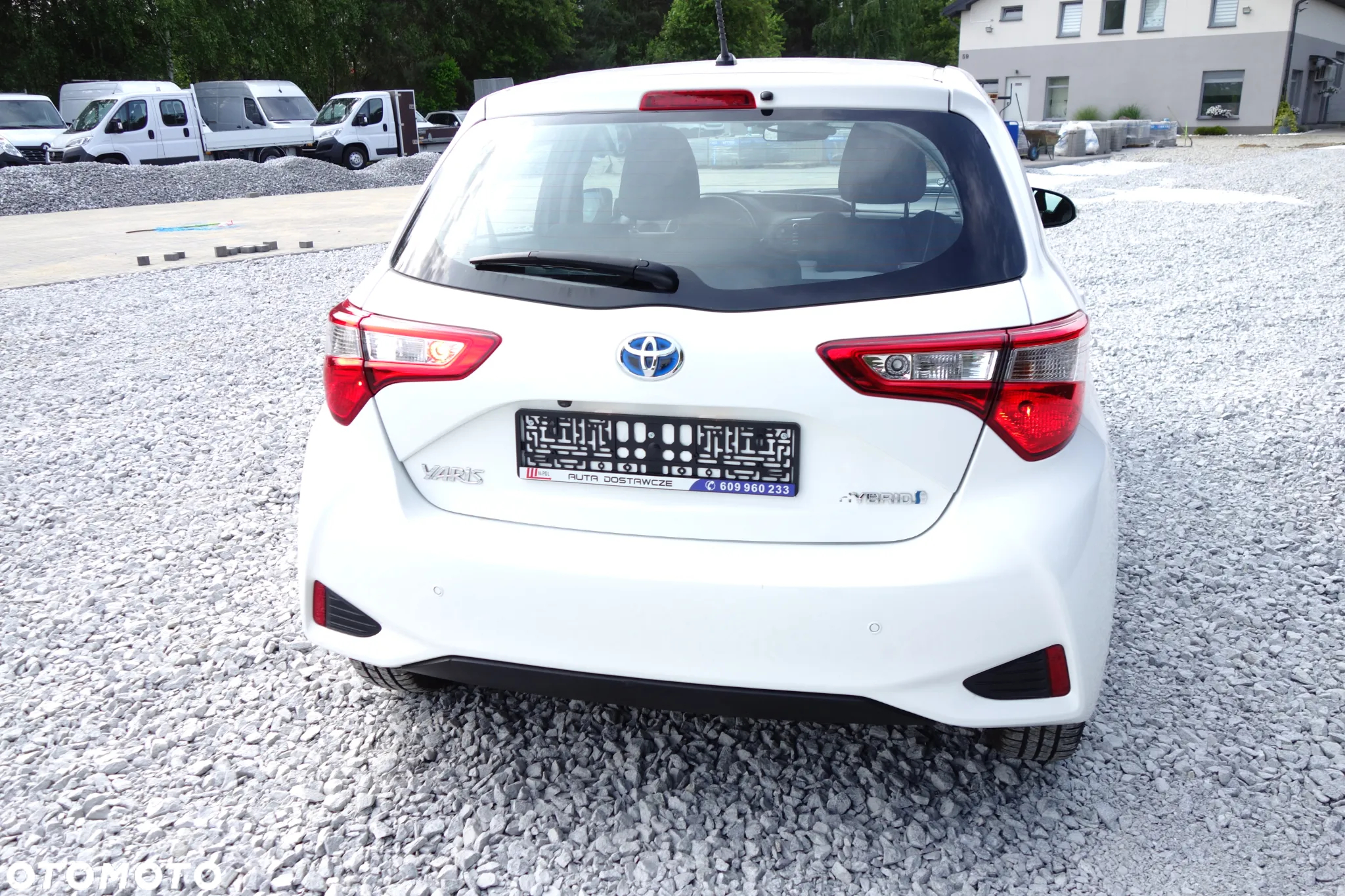 Toyota Yaris Hybrid 100 Active - 13